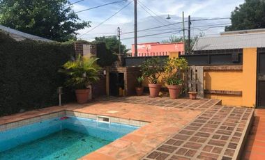 CASA EN VENTA 3 DORMITORIOS, GRANDE Y EN EXCELENTE CONDICIONES.