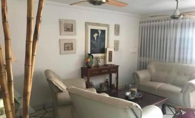 CASA EN VENTA 3 DORMITORIOS, GRANDE Y EN EXCELENTE CONDICIONES.