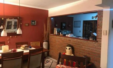 CASA EN VENTA 3 DORMITORIOS, GRANDE Y EN EXCELENTE CONDICIONES.