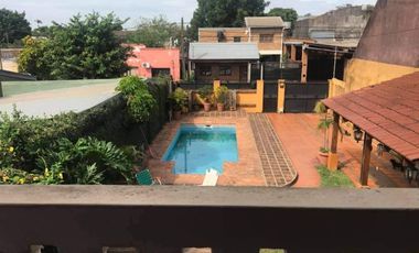 CASA EN VENTA 3 DORMITORIOS, GRANDE Y EN EXCELENTE CONDICIONES.