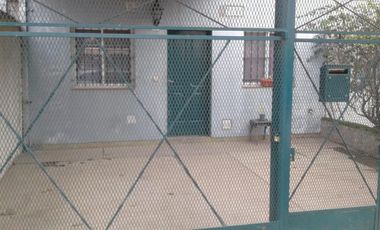 ALQUILER CASA 3 AMBIENTES CON COCHERA