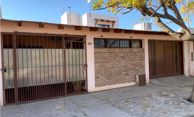 VENDE CASA EN BARRIO JARDIN BARCALA MAIPU