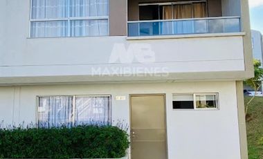 casa en venta en girardota. Cod V55640
