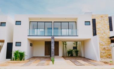 Casa de 3 recámaras en privada con amenidades. TAMORA, Conkal Yucatán