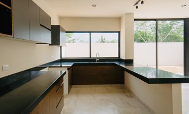 Casa de 3 recámaras en privada con amenidades. TAMORA, Conkal Yucatán