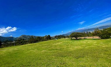 Venta de terreno 1072m2  en urbanización, sector Tumbaco