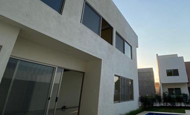 VENDO HERMOSA  $ 6,200,000 CASA EN CONDOMINIO EN CUERNAVACA MOR