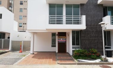 casa condominio en arriendo en villa campestre. Cod A8134
