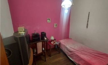 Espectacular casa 5 amb-Lote propio 8,66 x 25 mts.Garaje 2 autos-Quincho-Parrilla-Local 4x10 mts.