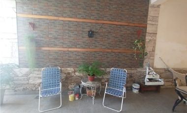 Espectacular casa 5 amb-Lote propio 8,66 x 25 mts.Garaje 2 autos-Quincho-Parrilla-Local 4x10 mts.