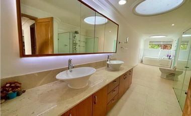 Venta de Casa Lujosa en El Poblado