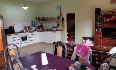 CASA DE 3 AMBIENTES EN JOSE LEON SUAREZ