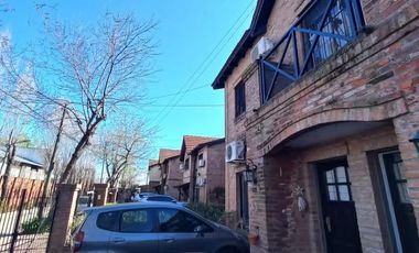 OPORTUNIDAD Casa tipo duplex en venta Villa Adelina