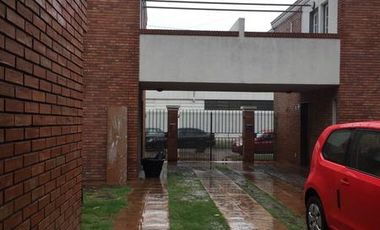 Duplex 3 ambientes con cochera y patio interno en buena ubicación