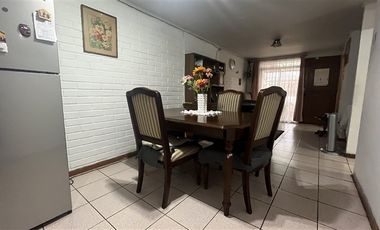 Casa en venta de 2 dorm. en La Florida