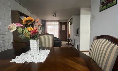 Casa en venta de 2 dorm. en La Florida