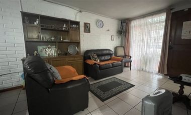 Casa en venta de 2 dorm. en La Florida