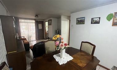 Casa en venta de 2 dorm. en La Florida