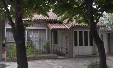 Casa en venta - 2 Dormitorios 2 Baños - Cochera - 250Mts2 - La Plata