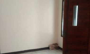 Rumah gaya eropa, lokasi pinggir jalan, legalitas aman