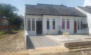 Rumah gaya eropa, lokasi pinggir jalan, legalitas aman