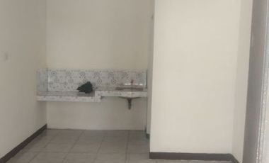 Rumah gaya eropa, lokasi pinggir jalan, legalitas aman