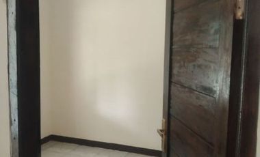 Rumah gaya eropa, lokasi pinggir jalan, legalitas aman