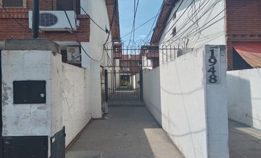 Duplex de dos ambientes en venta en Villa Luzuriaga