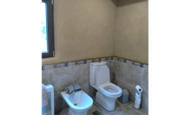 EN VENTA CHACRA DE 2 HA CON CASA DE 185 M2 EN LAS GOLONDRINAS CH-137