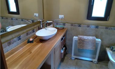 EN VENTA CHACRA DE 2 HA CON CASA DE 185 M2 EN LAS GOLONDRINAS CH-137