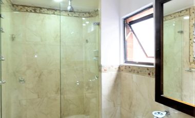 casa en arriendo en parque central bavaria. Cod A2838304