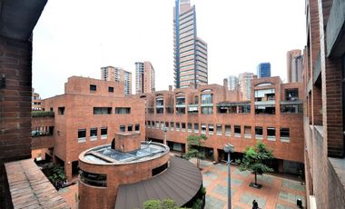 casa en arriendo en parque central bavaria. Cod A2838304