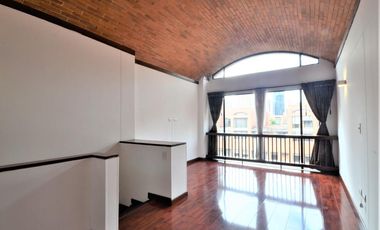 casa en arriendo en parque central bavaria. Cod A2838304