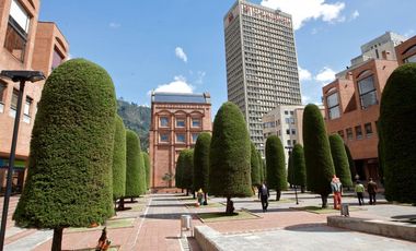 casa en arriendo en parque central bavaria. Cod A2838304