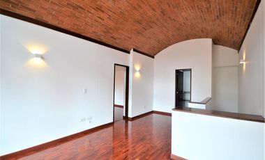 casa en arriendo en parque central bavaria. Cod A2838304