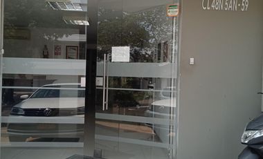 edificio en arriendo en la flora. Cod A645