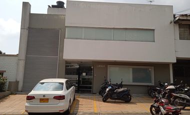 edificio en arriendo en la flora. Cod A645