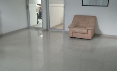 edificio en arriendo en la flora. Cod A645