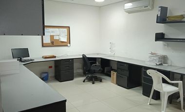 edificio en arriendo en la flora. Cod A645