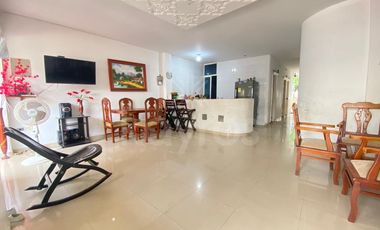 Casa de dos pisos cerca a la Universidad del Sinú