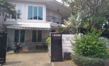 Rumah 2Lt dgn Basement, Strategis di Jl. Purwakarta Menteng