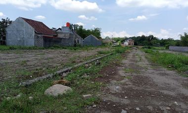 DIJUAL RUMAH 2 LANTAI DI JOGJA FREE POOL DEKAT STADION