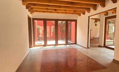 Elegante Villa Residencial con Alberca en el Centro!