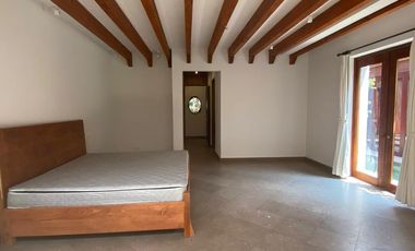 Elegante Villa Residencial con Alberca en el Centro!