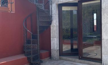 Elegante Villa Residencial con Alberca en el Centro!
