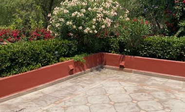 Elegante Villa Residencial con Alberca en el Centro!