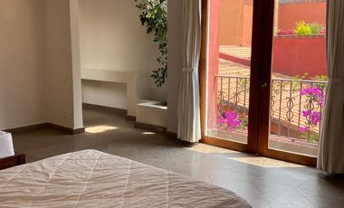 Elegante Villa Residencial con Alberca en el Centro!