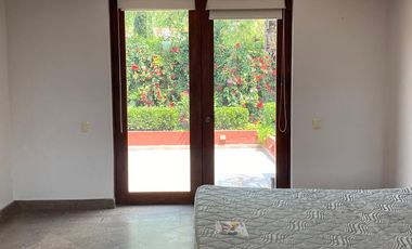 Elegante Villa Residencial con Alberca en el Centro!