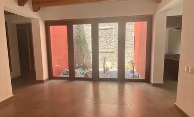 Elegante Villa Residencial con Alberca en el Centro!