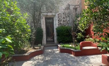 Elegante Villa Residencial con Alberca en el Centro!